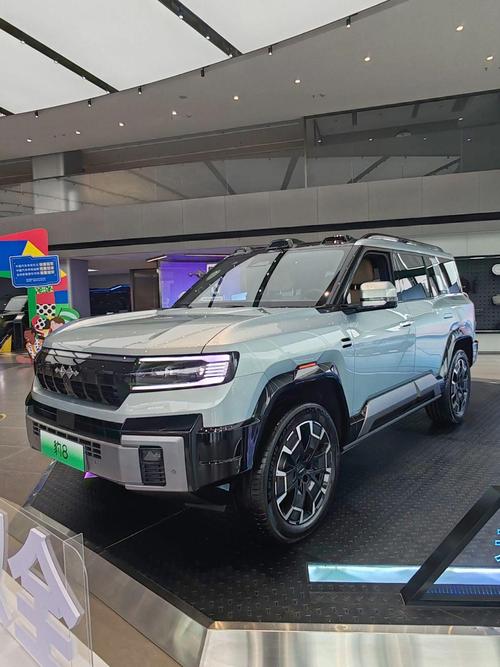 成都246比亚迪方程豹硬派越野的爆款，英菲尼迪35周年与你共成长